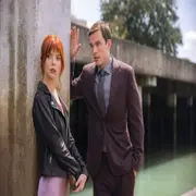 Anya Taylor-Joy como Margot, antes de entrar a la experiencia de Hawthorn.