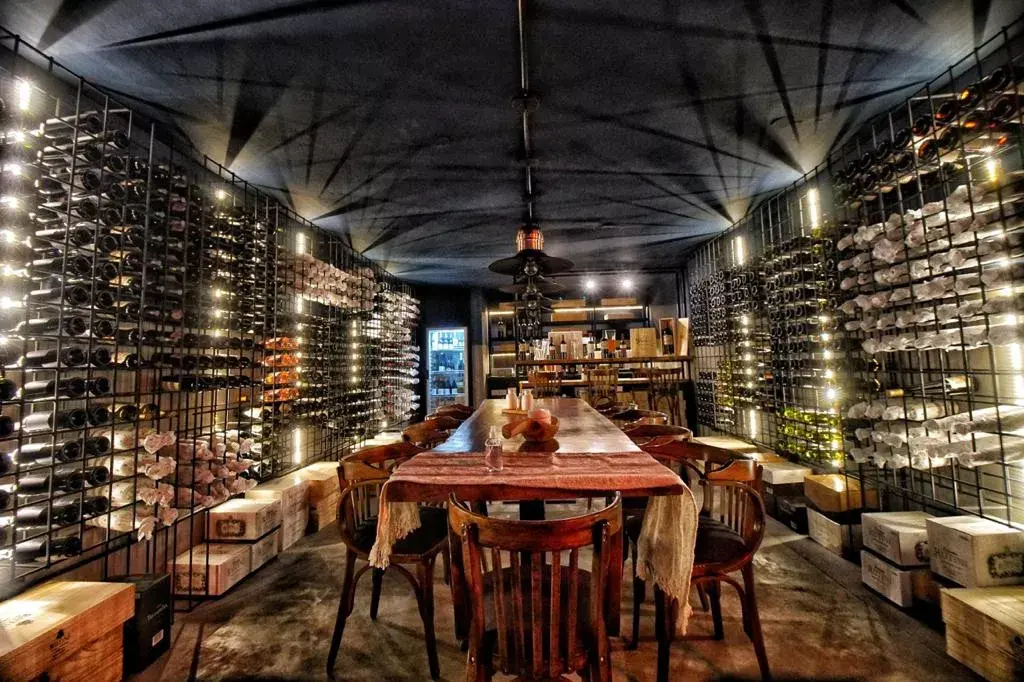 Un restaurante a media hora de la ciudad con bodega, cabañas y un menú de fin de año diseñado especialmente con productos de mar.