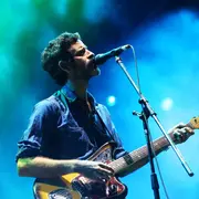 Devendra Banhart durante su show en el Music Wins Festival.