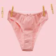 Por qué se regala ropa interior rosa en Navidad.