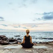 Meditar en el mar: qué beneficios tiene.