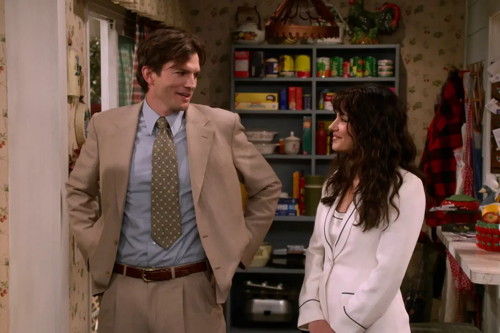 Ashton Kutcher y Mila Kunis en That's 90s Show.