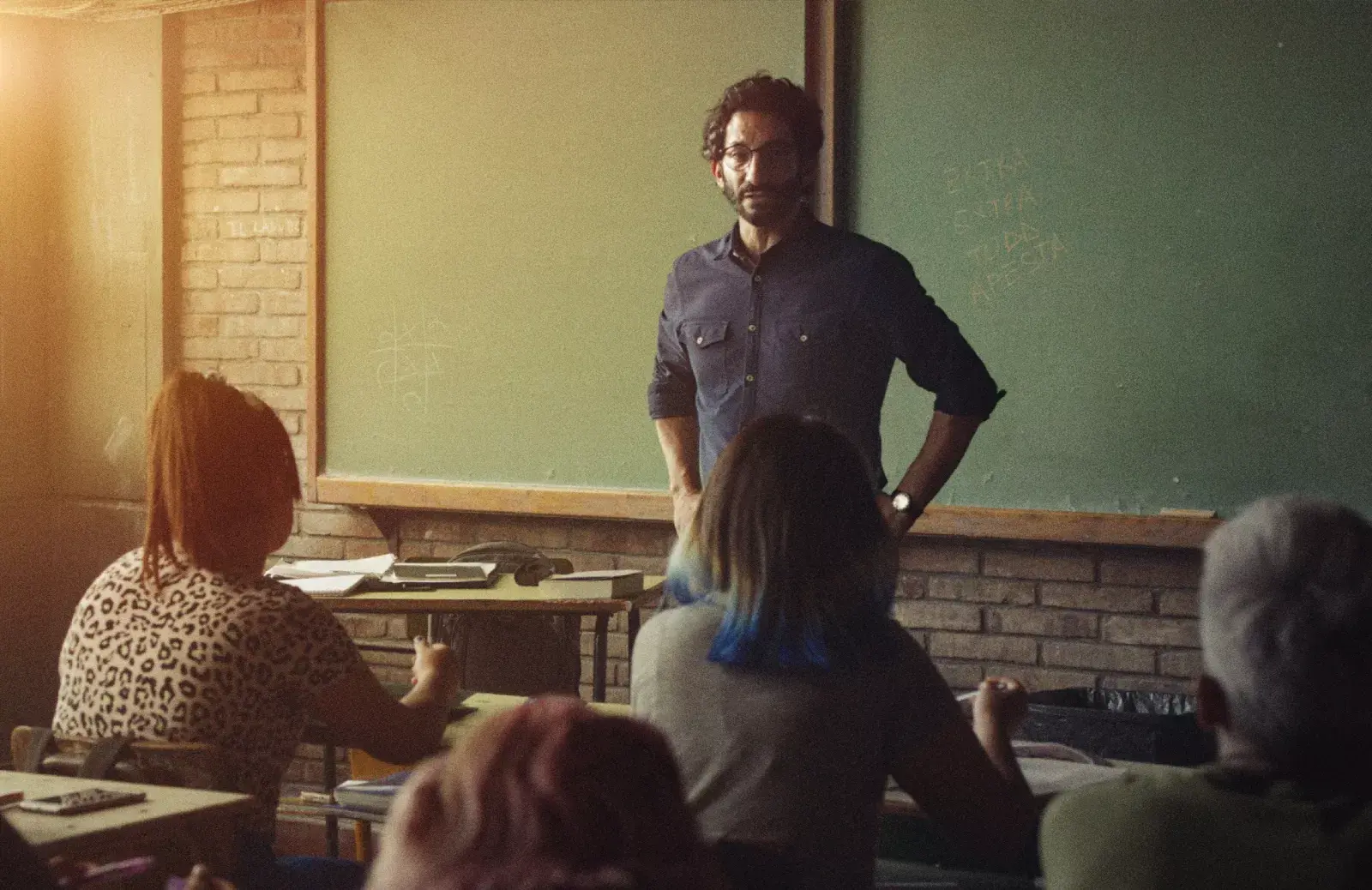 Juan Minujín es el protagonista de El suplente.