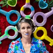 Andrea Echeverri, la voz líder del grupo colombiano Aterciopelados, una rockera empoderada.