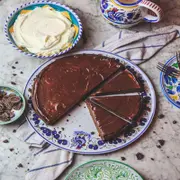 Paso a paso para hacer una increíble torta de chocolate.
