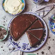 Paso a paso para hacer una increíble torta de chocolate.