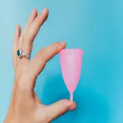 La copa menstrual resulta más económica y más ecológica para la higiene.