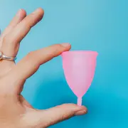 La copa menstrual resulta más económica y más ecológica para la higiene.