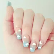 Mirá estos diseños de sky nails para inspirarte.