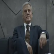 The Consultant ya está disponible en Amazon Prime Video.