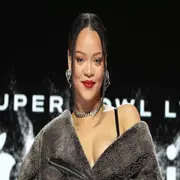 Rihanna posó por primera vez con su familia para Vogue.