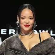 Rihanna posó por primera vez con su familia para Vogue.