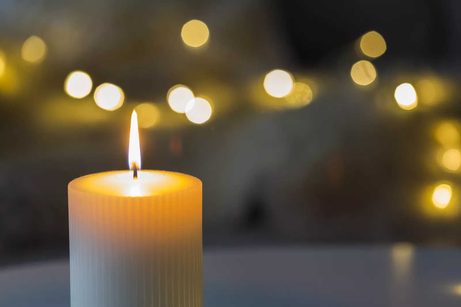 Suradam Ashley Furman Pascua de Resurrección Cómo interpretar la llama de la vela? - Ohlalá