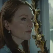 Julianne Moore protagoniza Sharper.