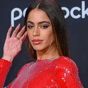 Tini hizo un radical cambio de look y se decoloró las cejas.