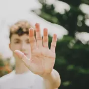 Abuso sexual en infancias y adolescencias: a qué señales estar atentos.