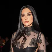 Dua Lipa durante el desfile de GCDS.