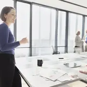 Coaching laboral: cómo puede potenciar el liderazgo de mujeres.