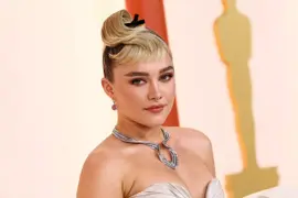 Florence Pugh llegó a los Oscar con un vestido impactante.