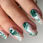 Diseño de uñas marmoladas que podés hacer en casa.