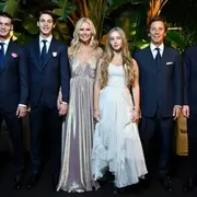 Taína junto a su mamá, papá y hermanos.