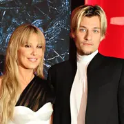 Millie Bobby Brown y Jakie Bongiovi anunciaron su compromiso.