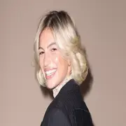 Stefi Roitman: así es el look colegial con el que deslumbró en Londres.