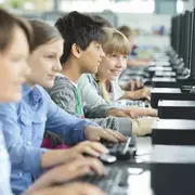 Ciberdelito: incorporar estos temas en las escuelas para proteger a los chicos.