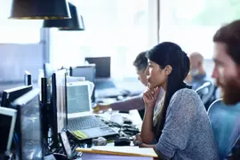 Mujeres en tecnología: persiste la desigualdad con los varones.