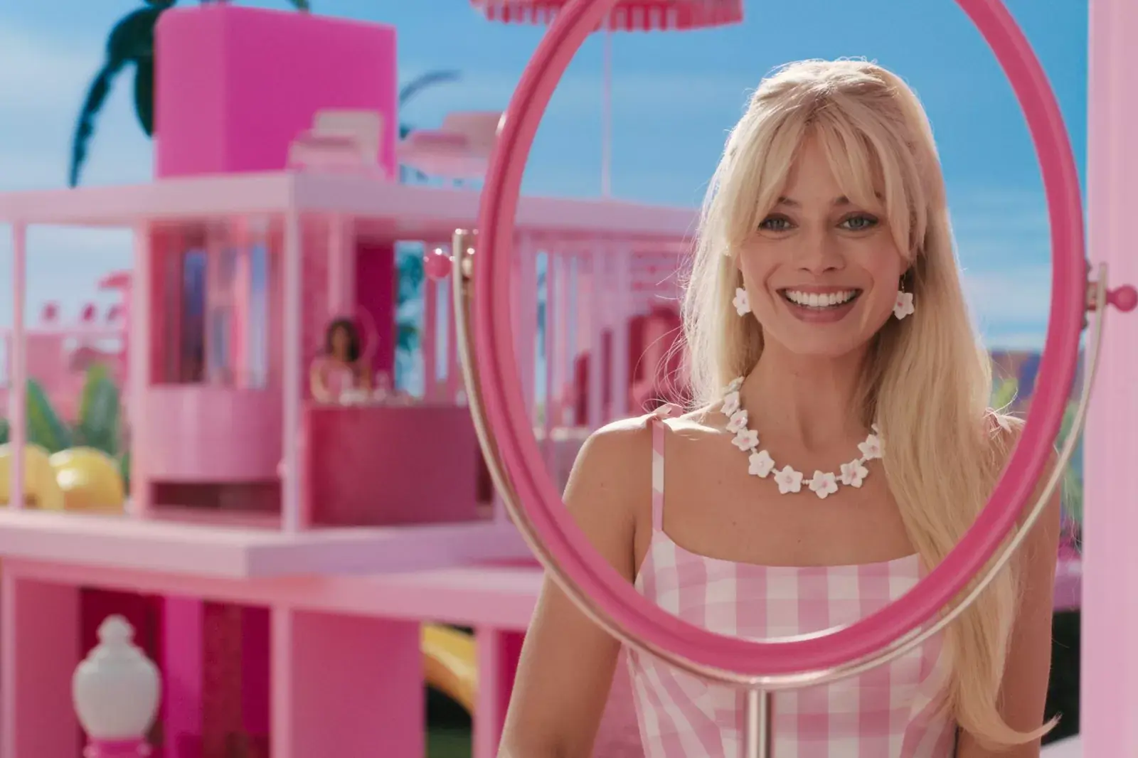 Margot Robbie, la protagonista de Barbie, en el último trailer de cara al esterno de la película