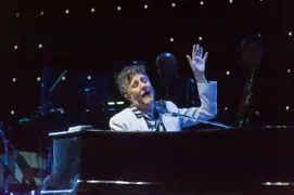 Fito Páez, en uno de sus shows en el Movistar Arena, frente a su piano.