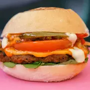 Lado V tiene los platos típicos de la cocina callejera en originales versiones a base de plantas.