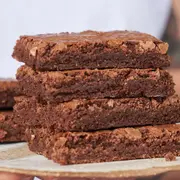Receta de brownie saludable con tres ingredientes.