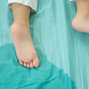 Pis en la cama: ¿cuándo es un problema y hay que consultar al médico?