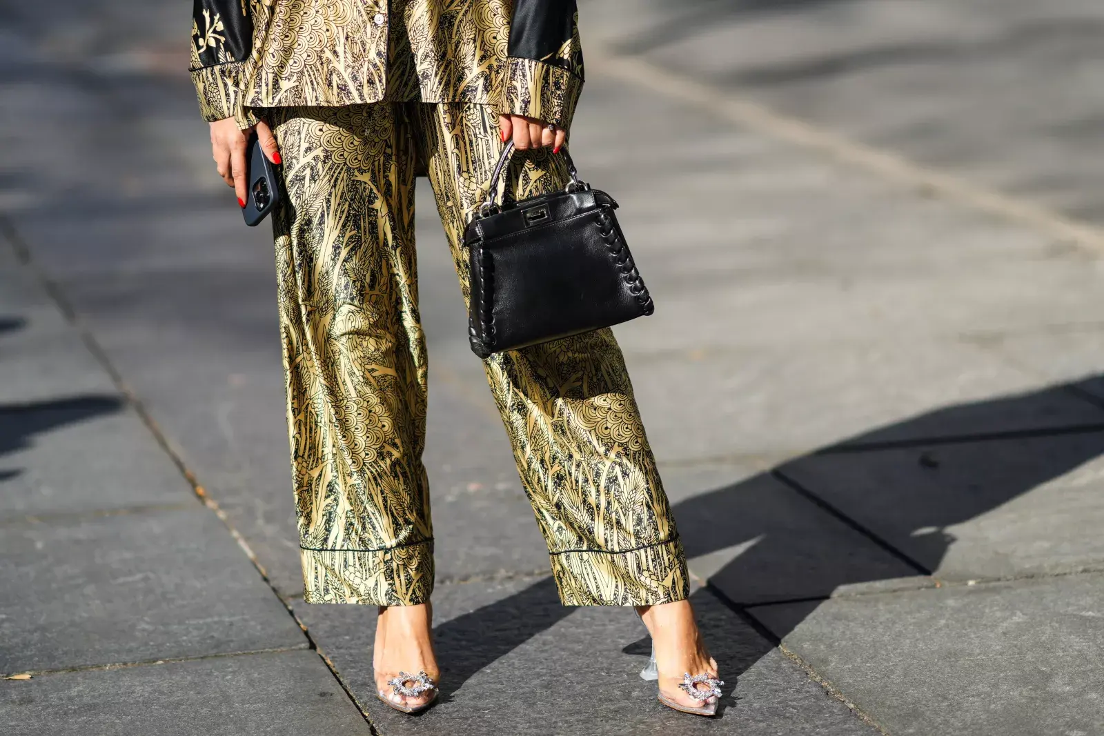 Kendall Jenner la rompe con sus nuevos naked shoes, la tendencia en zapatos que llega con fuerza.