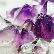 Punta de amatista, uno de los cristales que pueden potenciar tu intuición.