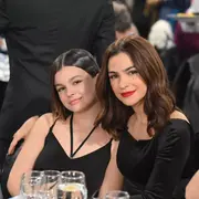 Agustina Cherri, una de las famosas que asistió con su hija a los Martín Fierro 2023.