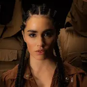 Lali Espósito anticipa "Quiénes son?, su videoclip con Moria Casán.