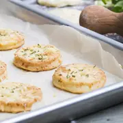 Galletitas de queso: una receta fácil y rica.