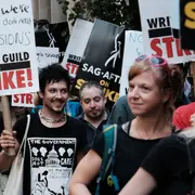 Los guionistas y actores se unieron para reclamar mejores salarios.