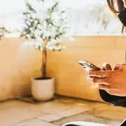 Consumo excesivo de noticias: cómo nos impacta en la salud mental.