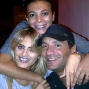Gustavo Conti junto a Silvina Luna y Ximena Capristo.