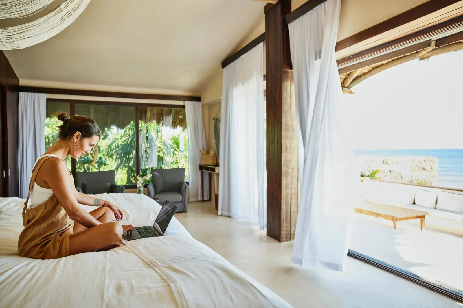 Nómades digitales: ventajas y desventajas de trabajar viajando.