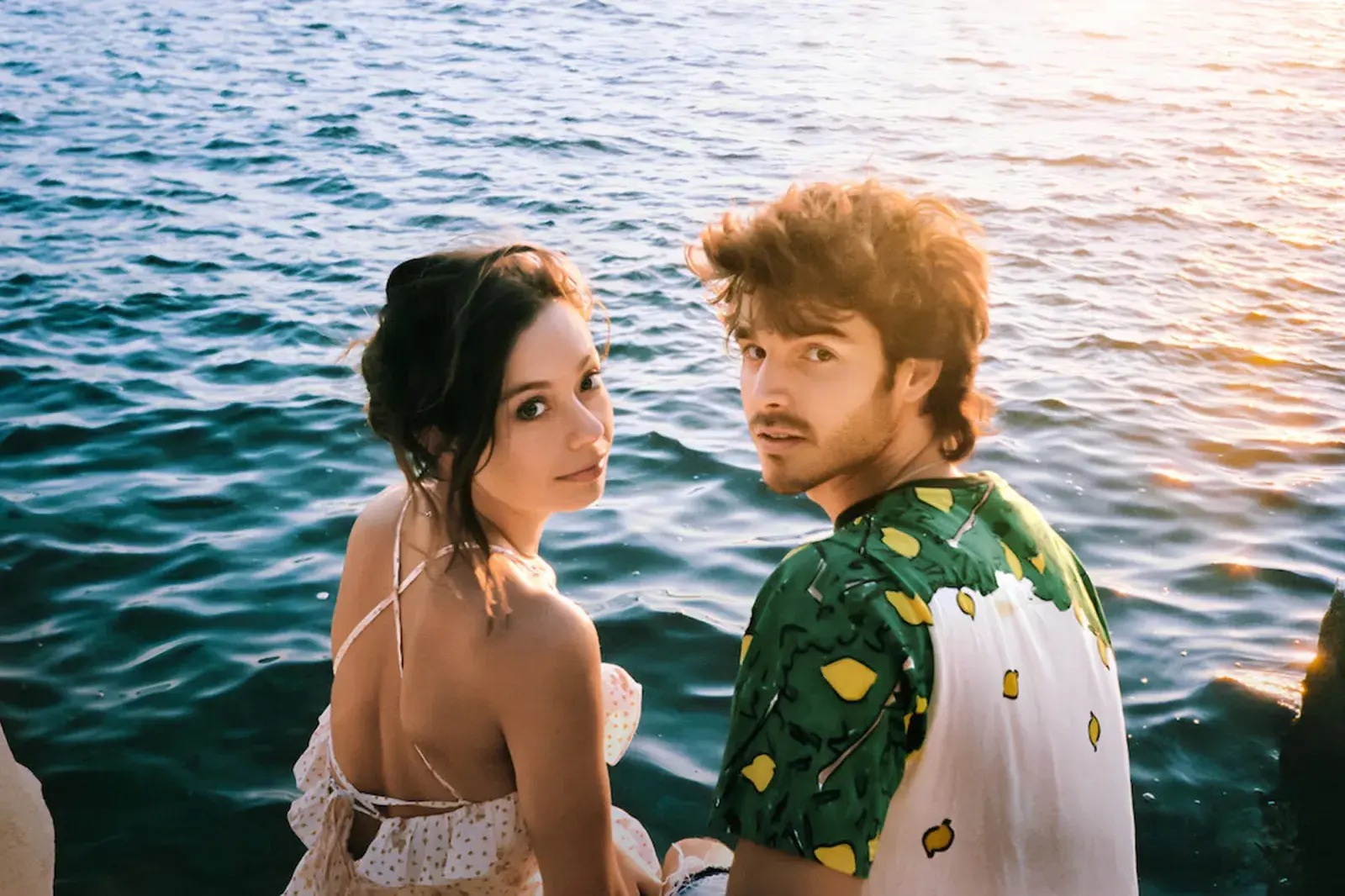 Mientras Un cuento perfecto continúa arrasando en Netflix, sus protagonistas, Anna Castillo y Álvaro Mel, estarían viviendo una romántica historia de amor.