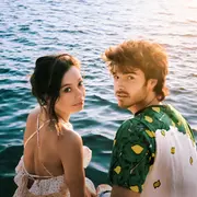 Mientras Un cuento perfecto continúa arrasando en Netflix, sus protagonistas, Anna Castillo y Álvaro Mel, estarían viviendo una romántica historia de amor.