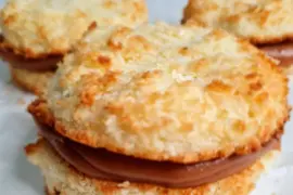 Receta de alfajores de coco sin harina ni azúcar: sanos, ricos y fáciles de hacer.