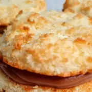 Receta de alfajores de coco sin harina ni azúcar: sanos, ricos y fáciles de hacer.