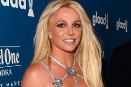 Universal Pictures estará a cargo de la autobiografía de Britney Spears en donde se contará cómo fueron los inicios de la artista hasta convertirse en la estrella pop por excelencia.