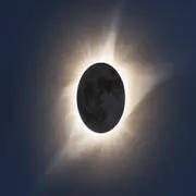Este es el momento en que la corona del sol es visible al 100% de su totalidad.