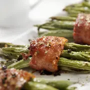 Espárragos con jamón: una delicia saludable.